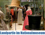 Unter dem Motto "Landpartie" zeigt das Bayerische Nationalmuseum bis zum 2. November 2008 Sommerhüte, Kleider und Spazierstöcke aus der Biedermeier-Zeit (Foto: MartiN Schmitz)